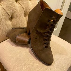 Cute booties (but I’m too clumsy)